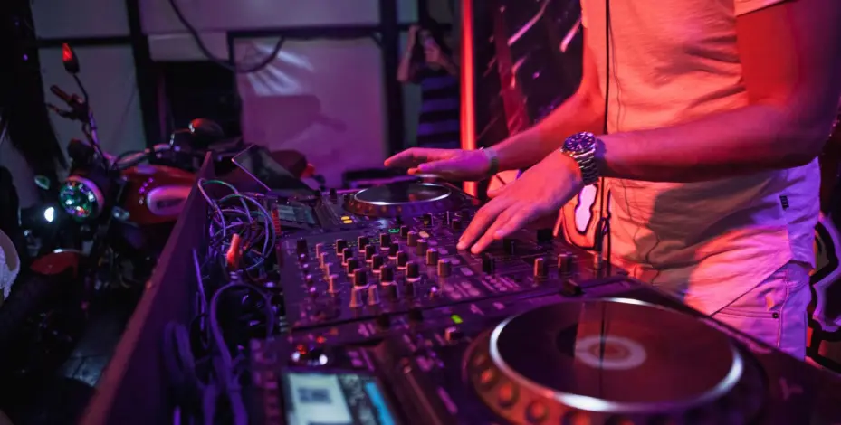 Discover Trending Beats & Connect with Independent Artists